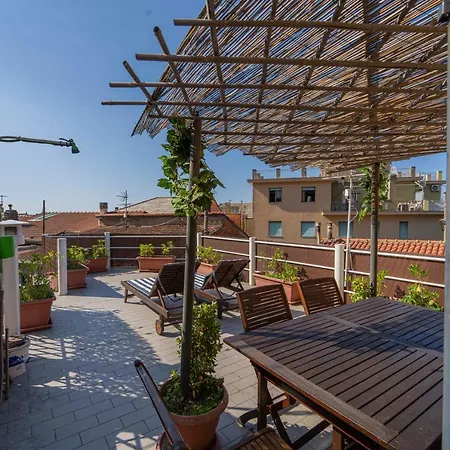 012b - Loft, Casa In Centro Con Terrazza Gigante Privata, 100metri Da Spiaggia E Mare Moneglia