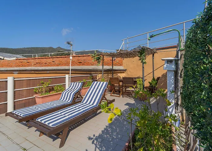 012b - Loft, Casa In Centro Con Terrazza Gigante Privata, 100metri Da Spiaggia E Mare Moneglia